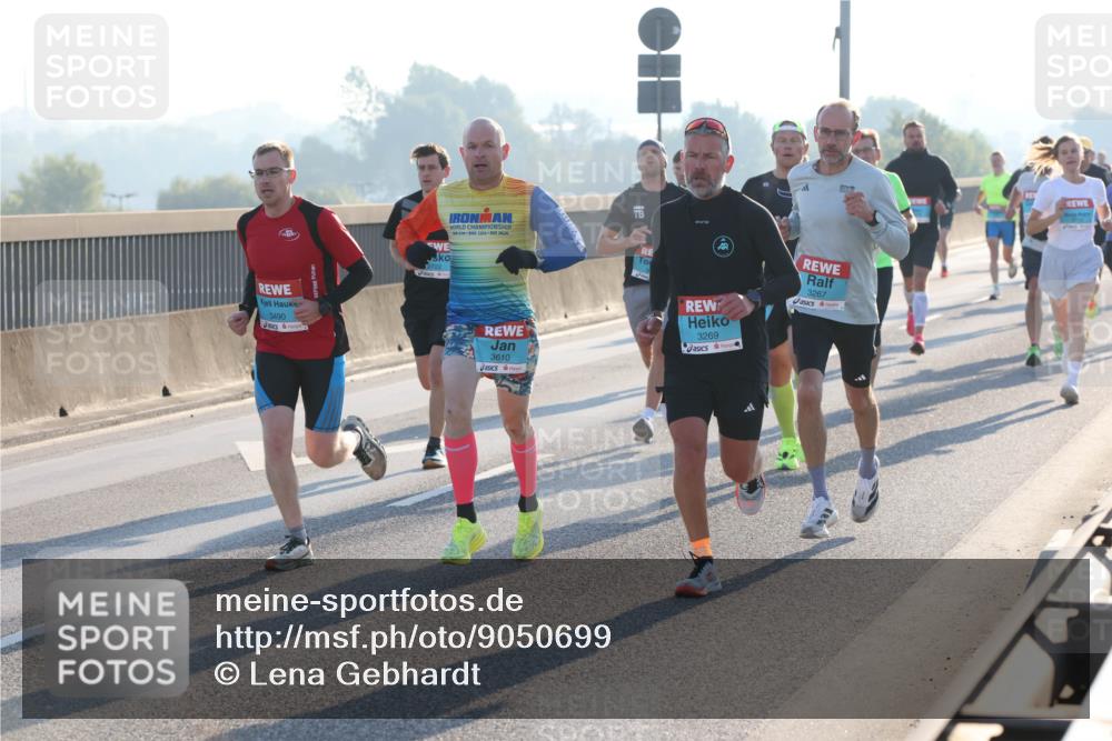03.10.2025 - Köhlbrandbrückenlauf Lena Gebhardt http://msf.ph/oto/9050699 03.10.2025 09:14:24 Position 1 3490, 3267, 3610, 3269 meine-sportfotos.de