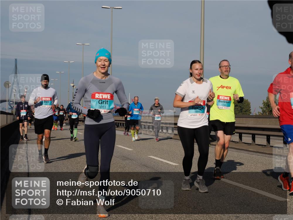 03.10.2025 - Köhlbrandbrückenlauf Fabian Wolf http://msf.ph/oto/9050710 03.10.2025 10:01:28 Position 3 3541, 3051, 1885, 1731 meine-sportfotos.de