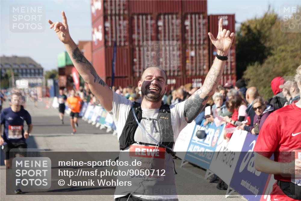 03.10.2025 - Köhlbrandbrückenlauf Jannik Wohlers http://msf.ph/oto/9050712 03.10.2025 13:08:12 Ziel 4107, 4307, 4357, 4409, 4768, 5243, 5994, 6635, 6752, 6774, 6824 meine-sportfotos.de