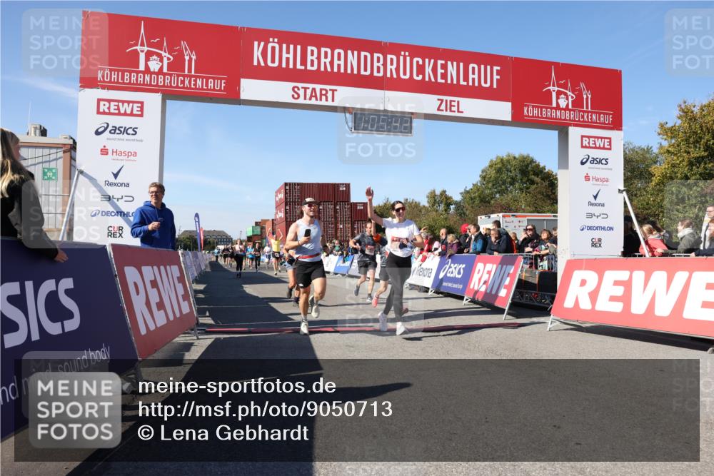 03.10.2025 - Köhlbrandbrückenlauf Lena Gebhardt http://msf.ph/oto/9050713 03.10.2025 13:05:42 Ziel 4062, 4133, 4161, 4278, 4296, 4332, 4384, 4467, 4564, 4599, 5468, 5676, 5964, 6281, 6631, 6786, 6787 meine-sportfotos.de