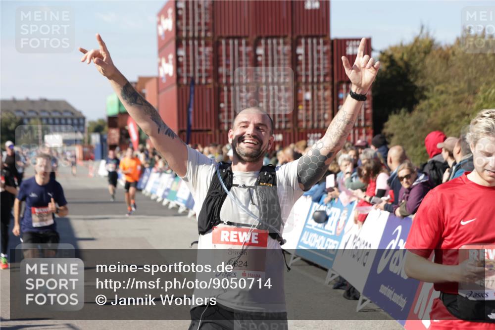 03.10.2025 - Köhlbrandbrückenlauf Jannik Wohlers http://msf.ph/oto/9050714 03.10.2025 13:08:12 Ziel 4107, 4307, 4357, 4409, 4768, 5243, 5994, 6635, 6752, 6774, 6824 meine-sportfotos.de