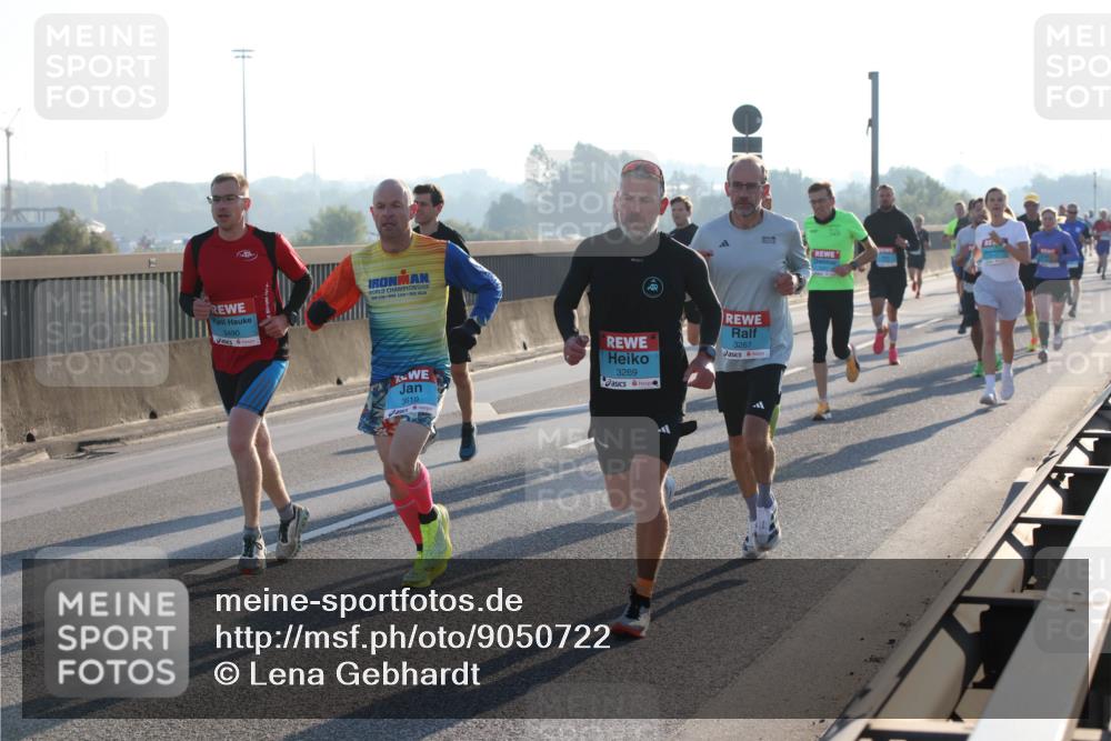 03.10.2025 - Köhlbrandbrückenlauf Lena Gebhardt http://msf.ph/oto/9050722 03.10.2025 09:14:25 Position 1 3490, 112, 2, 3610, 3269, 3267 meine-sportfotos.de