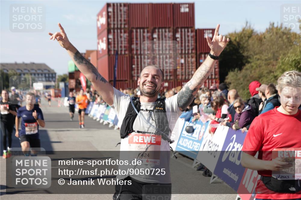 03.10.2025 - Köhlbrandbrückenlauf Jannik Wohlers http://msf.ph/oto/9050725 03.10.2025 13:08:12 Ziel 4107, 4307, 4357, 4409, 4768, 5243, 5994, 6635, 6752, 6774, 6824 meine-sportfotos.de