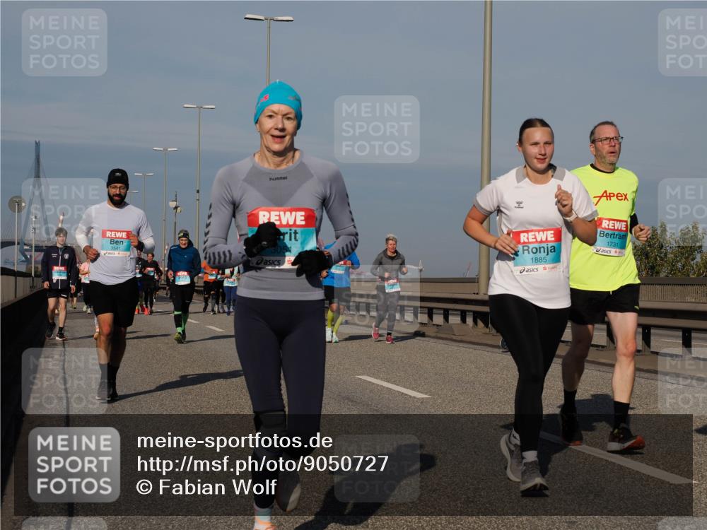 03.10.2025 - Köhlbrandbrückenlauf Fabian Wolf http://msf.ph/oto/9050727 03.10.2025 10:01:28 Position 3 305, 1885, 1731 meine-sportfotos.de