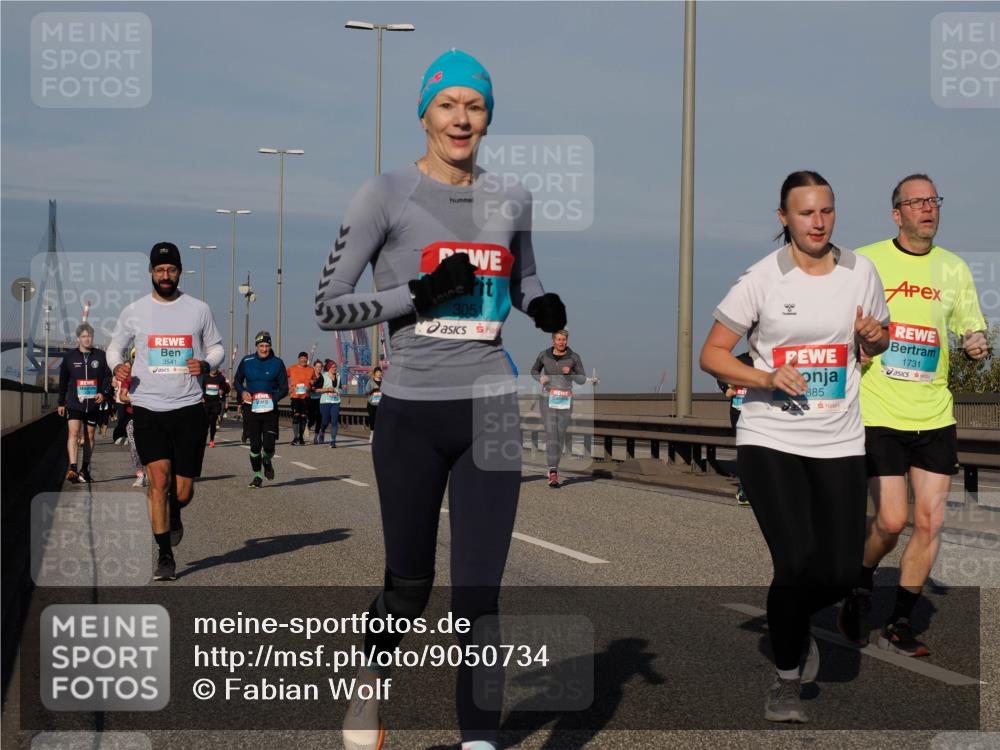 03.10.2025 - Köhlbrandbrückenlauf Fabian Wolf http://msf.ph/oto/9050734 03.10.2025 10:01:29 Position 3 3541, 3051, 885, 1731 meine-sportfotos.de