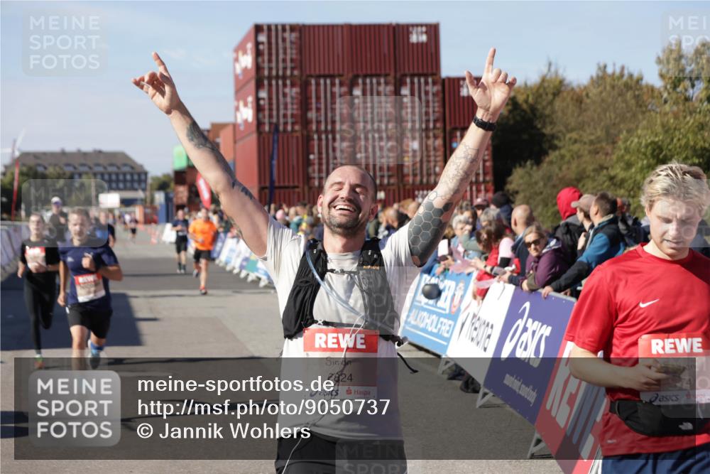 03.10.2025 - Köhlbrandbrückenlauf Jannik Wohlers http://msf.ph/oto/9050737 03.10.2025 13:08:12 Ziel 4107, 4307, 4357, 4409, 4768, 5243, 5994, 6635, 6752, 6774, 6824 meine-sportfotos.de