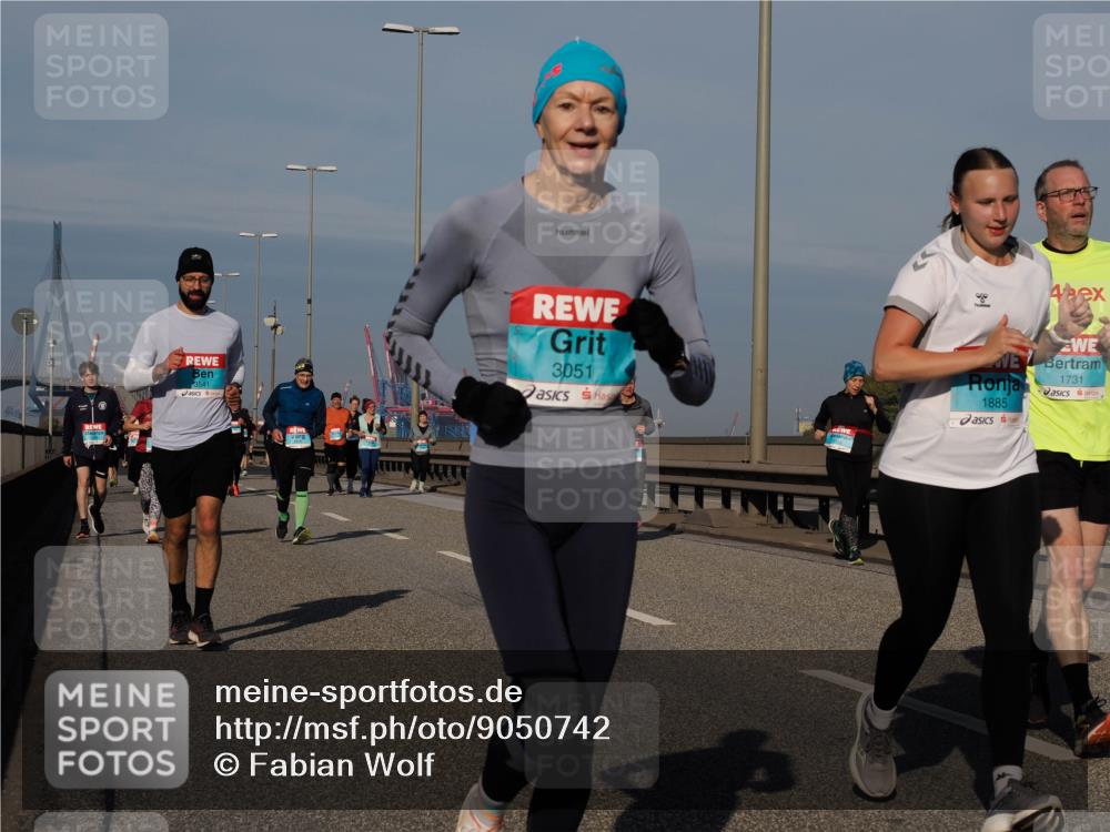 03.10.2025 - Köhlbrandbrückenlauf Fabian Wolf http://msf.ph/oto/9050742 03.10.2025 10:01:29 Position 3 3541, 3051, 1885, 1731 meine-sportfotos.de