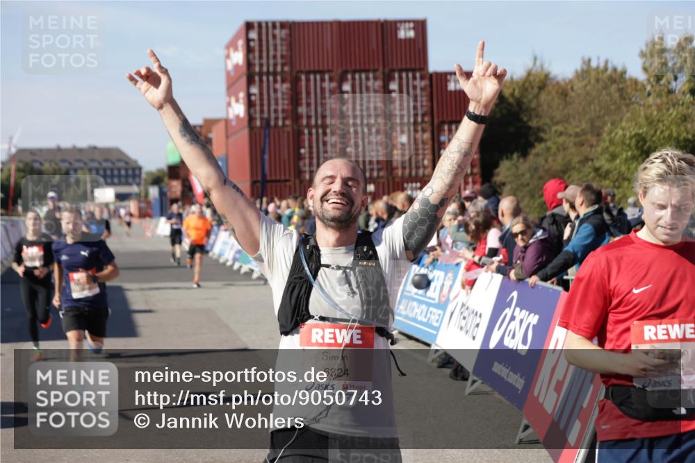 03.10.2025 - Köhlbrandbrückenlauf Jannik Wohlers http://msf.ph/oto/9050743 03.10.2025 13:08:12 Ziel 4107, 4307, 4357, 4409, 4768, 5243, 5994, 6635, 6752, 6774, 6824 meine-sportfotos.de