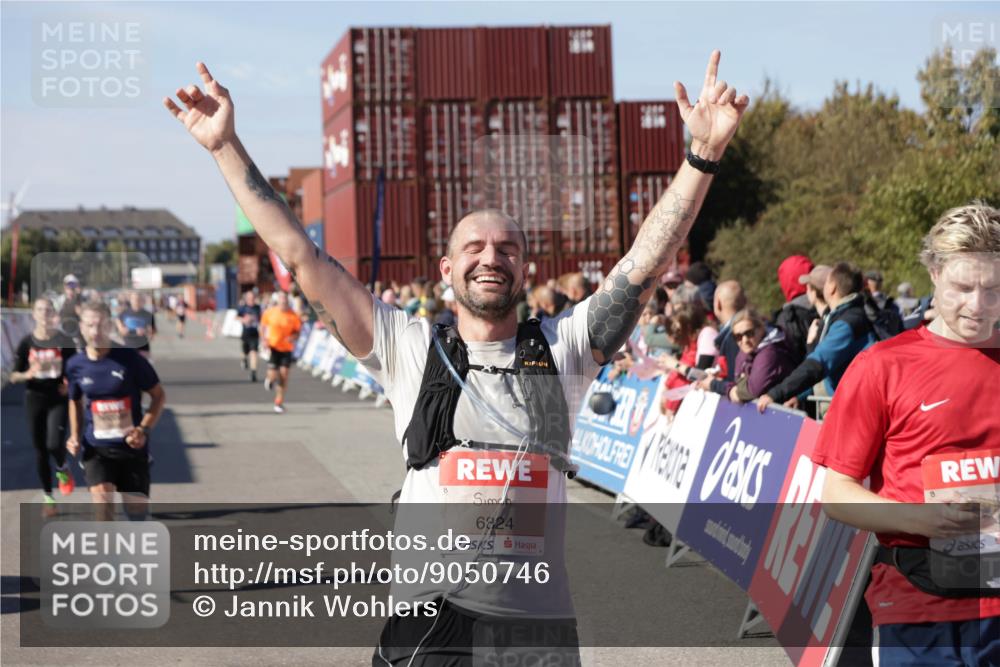 03.10.2025 - Köhlbrandbrückenlauf Jannik Wohlers http://msf.ph/oto/9050746 03.10.2025 13:08:12 Ziel 4107, 4307, 4357, 4409, 4768, 5243, 5994, 6635, 6752, 6774, 6824 meine-sportfotos.de