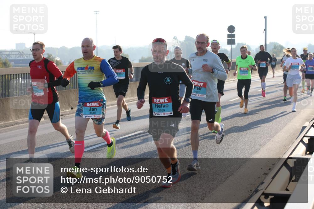 03.10.2025 - Köhlbrandbrückenlauf Lena Gebhardt http://msf.ph/oto/9050752 03.10.2025 09:14:25 Position 1 3490, 112, 262, 3610, 3269, 3267 meine-sportfotos.de