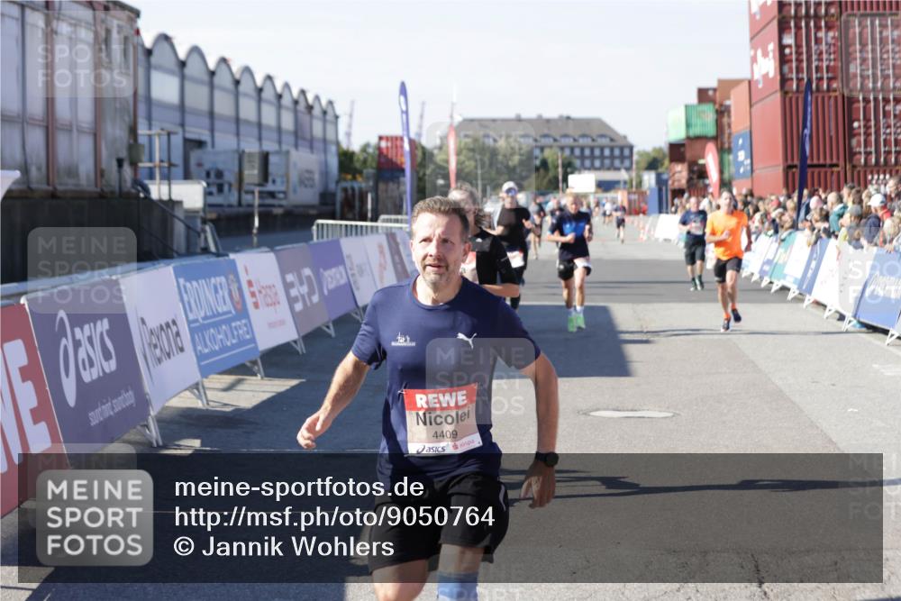 03.10.2025 - Köhlbrandbrückenlauf Jannik Wohlers http://msf.ph/oto/9050764 03.10.2025 13:08:13 Ziel 4107, 4307, 4357, 4409, 4768, 5243, 5994, 6635, 6752, 6774, 6824 meine-sportfotos.de