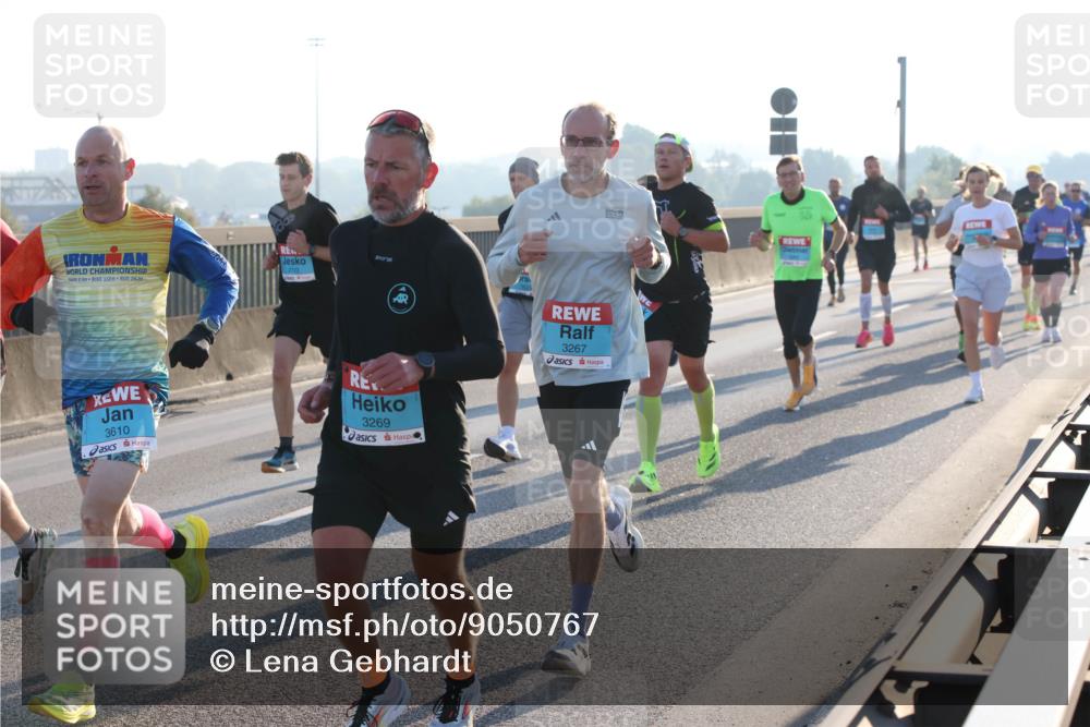 03.10.2025 - Köhlbrandbrückenlauf Lena Gebhardt http://msf.ph/oto/9050767 03.10.2025 09:14:26 Position 1 2, 4, 112, 26, 2, 3267, 3610, 3269 meine-sportfotos.de