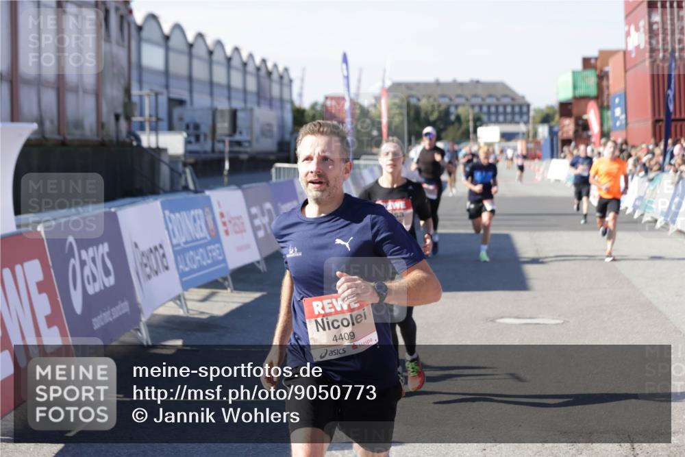 03.10.2025 - Köhlbrandbrückenlauf Jannik Wohlers http://msf.ph/oto/9050773 03.10.2025 13:08:14 Ziel 4107, 4307, 4357, 4409, 4768, 5243, 5804, 5994, 6635, 6752, 6774, 6824 meine-sportfotos.de