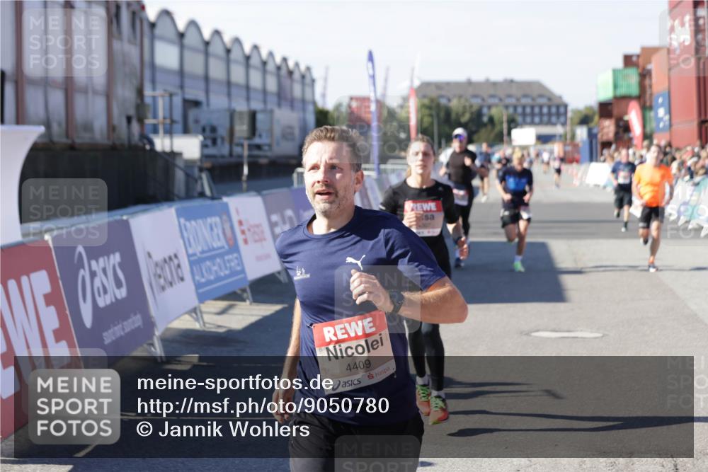 03.10.2025 - Köhlbrandbrückenlauf Jannik Wohlers http://msf.ph/oto/9050780 03.10.2025 13:08:14 Ziel 4107, 4307, 4357, 4409, 4768, 5243, 5804, 5994, 6635, 6752, 6774, 6824 meine-sportfotos.de