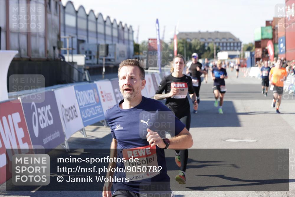 03.10.2025 - Köhlbrandbrückenlauf Jannik Wohlers http://msf.ph/oto/9050782 03.10.2025 13:08:14 Ziel 4107, 4307, 4357, 4409, 4768, 5243, 5804, 5994, 6635, 6752, 6774, 6824 meine-sportfotos.de