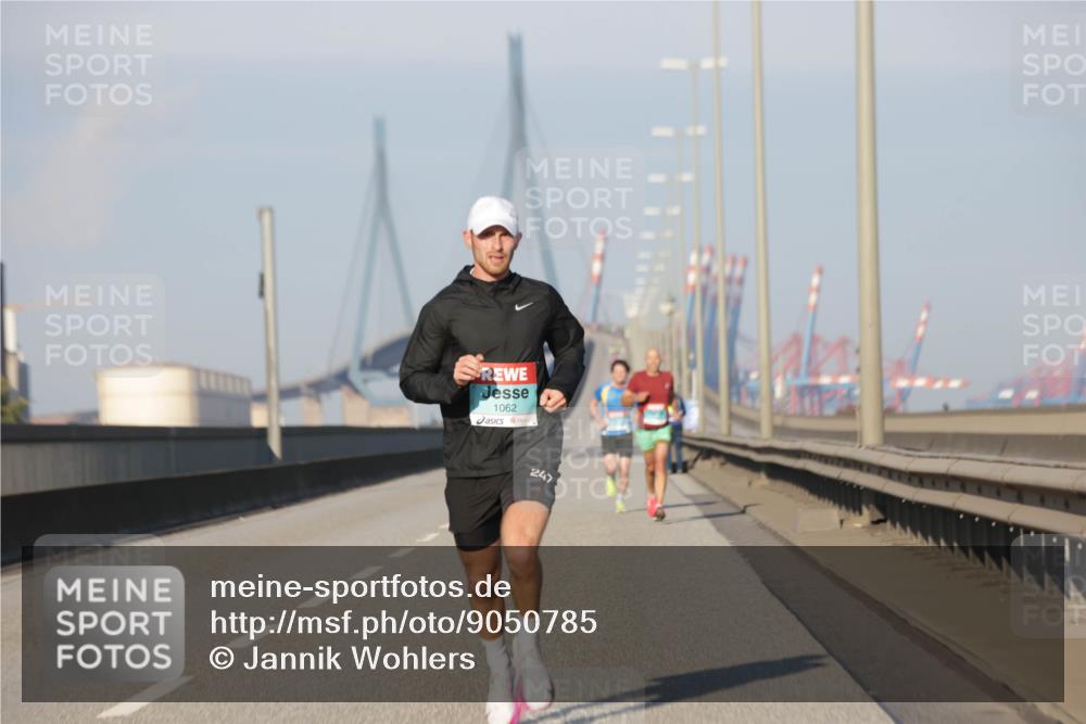 03.10.2025 - Köhlbrandbrückenlauf Jannik Wohlers http://msf.ph/oto/9050785 03.10.2025 09:36:54 Position 3 1062, 247 meine-sportfotos.de