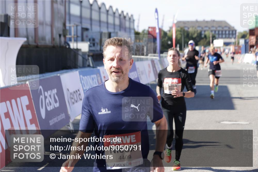 03.10.2025 - Köhlbrandbrückenlauf Jannik Wohlers http://msf.ph/oto/9050791 03.10.2025 13:08:14 Ziel 4107, 4307, 4357, 4409, 4768, 5243, 5804, 5994, 6635, 6752, 6774, 6824 meine-sportfotos.de