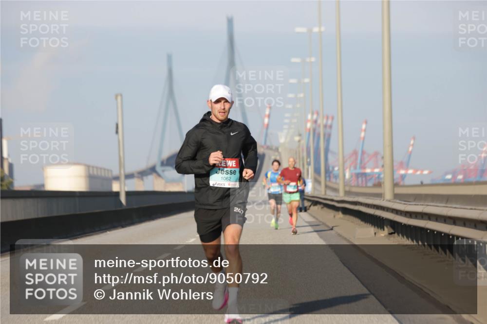 03.10.2025 - Köhlbrandbrückenlauf Jannik Wohlers http://msf.ph/oto/9050792 03.10.2025 09:36:54 Position 3 1, 1062, 247 meine-sportfotos.de