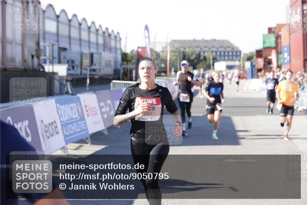 03.10.2025 - Köhlbrandbrückenlauf Jannik Wohlers http://msf.ph/oto/9050795 03.10.2025 13:08:14 Ziel 4107, 4307, 4357, 4409, 4768, 5243, 5804, 5994, 6635, 6752, 6774, 6824 meine-sportfotos.de