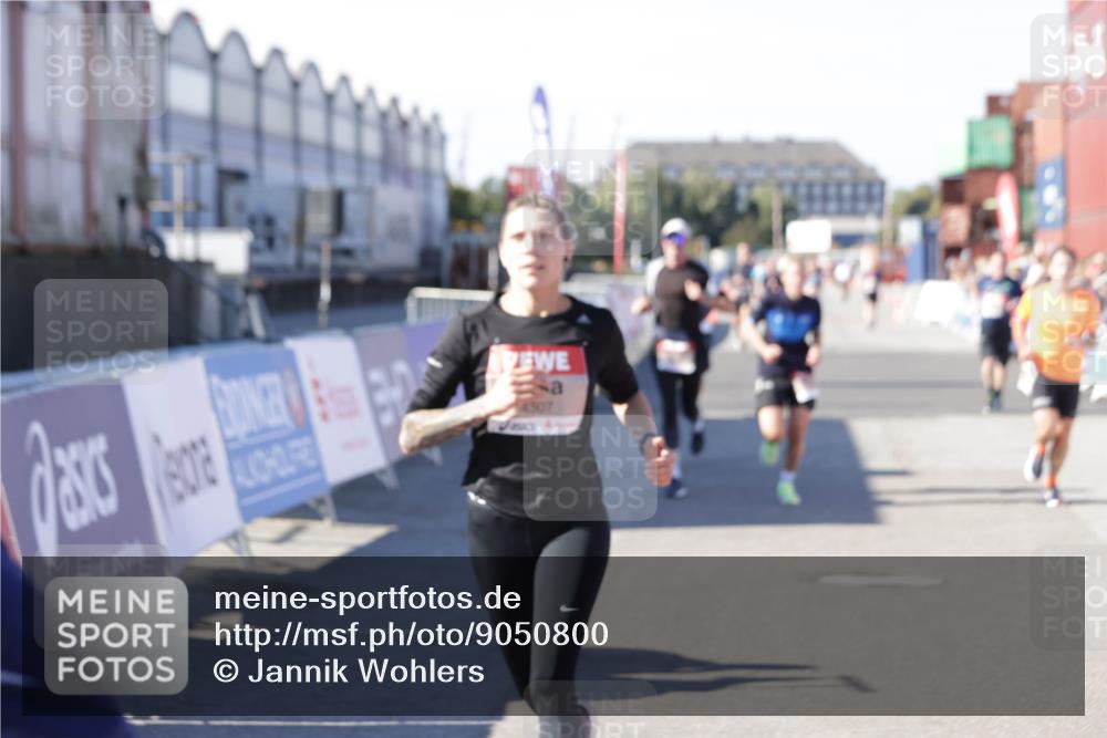 03.10.2025 - Köhlbrandbrückenlauf Jannik Wohlers http://msf.ph/oto/9050800 03.10.2025 13:08:14 Ziel 4107, 4307, 4357, 4409, 4768, 5243, 5804, 5994, 6635, 6752, 6774, 6824 meine-sportfotos.de