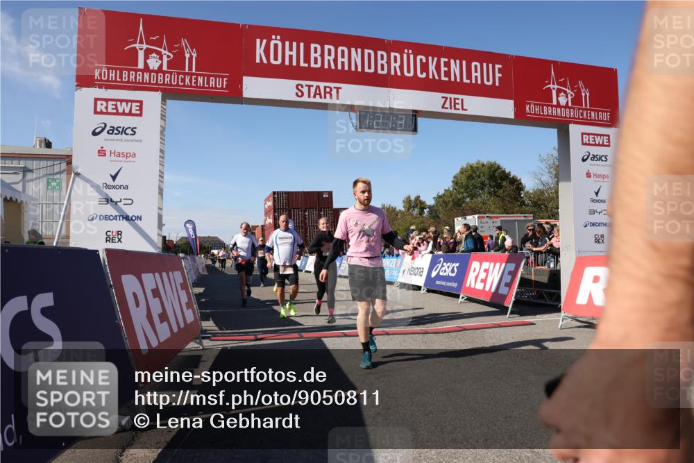 03.10.2025 - Köhlbrandbrückenlauf Lena Gebhardt http://msf.ph/oto/9050811 03.10.2025 13:21:32 Ziel 4367, 4379, 4838, 4913, 4917, 5149, 5458, 5483, 5506, 5725, 5871, 6040, 6132, 6186, 6221, 6675, 6676, 6679, 6802 meine-sportfotos.de