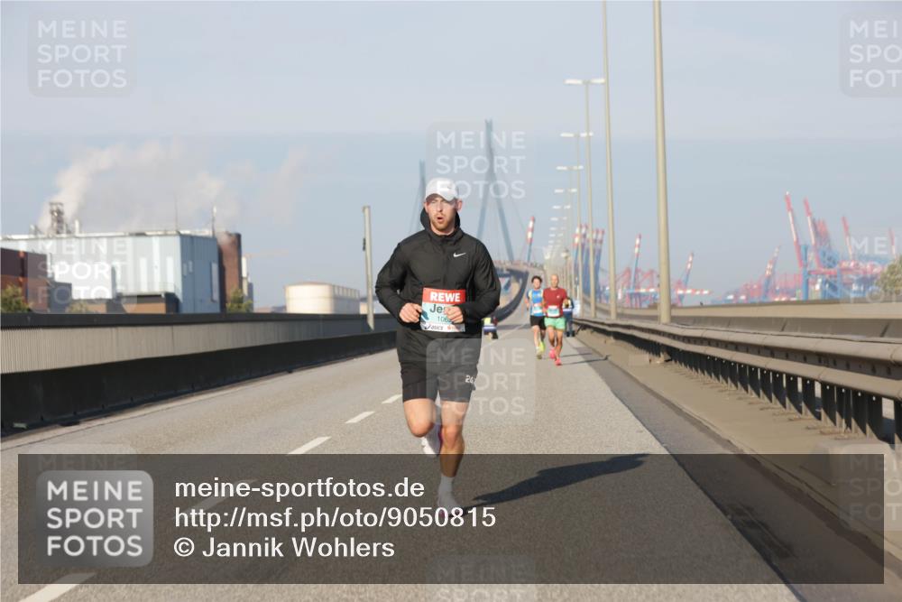 03.10.2025 - Köhlbrandbrückenlauf Jannik Wohlers http://msf.ph/oto/9050815 03.10.2025 09:36:55 Position 3 106, 24 meine-sportfotos.de