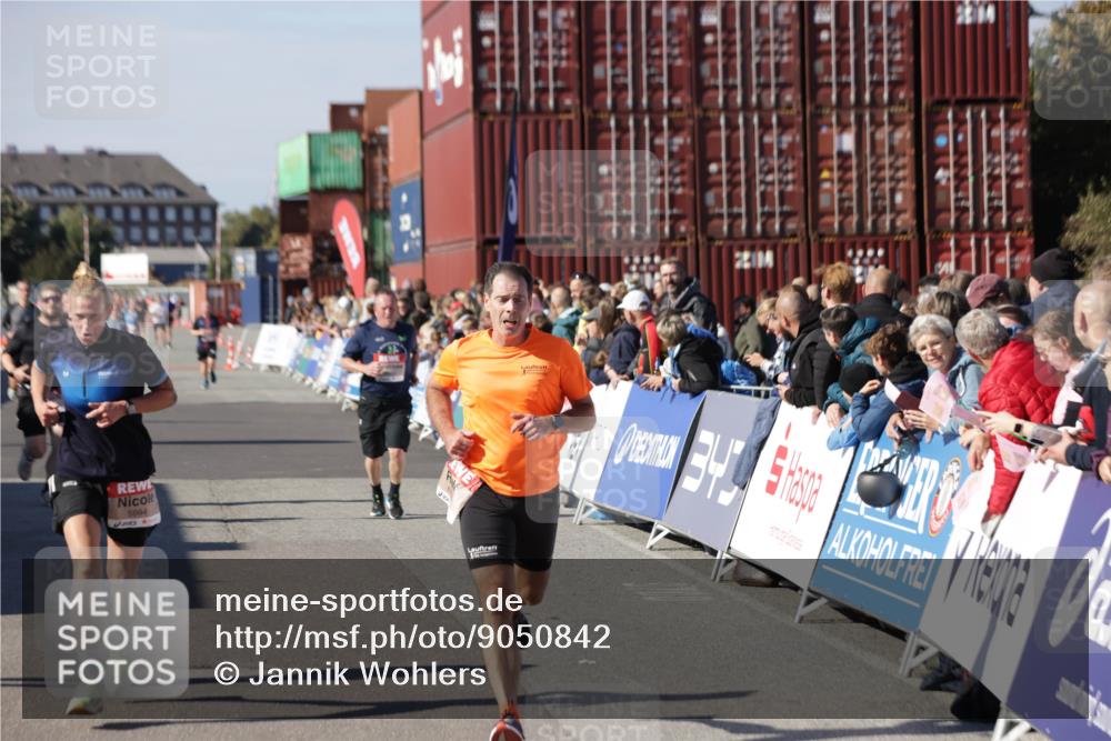 03.10.2025 - Köhlbrandbrückenlauf Jannik Wohlers http://msf.ph/oto/9050842 03.10.2025 13:08:16 Ziel 4107, 4307, 4409, 4768, 5243, 5804, 5994, 6021, 6569, 6635, 6752, 6774, 6824 meine-sportfotos.de