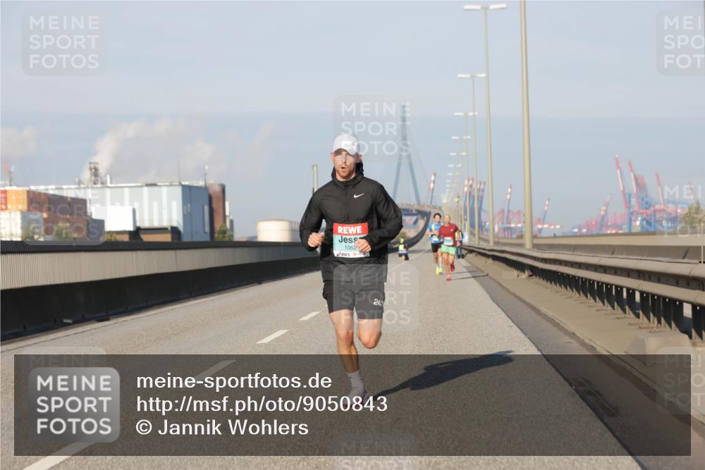 03.10.2025 - Köhlbrandbrückenlauf Jannik Wohlers http://msf.ph/oto/9050843 03.10.2025 09:36:55 Position 3 1062, 247 meine-sportfotos.de
