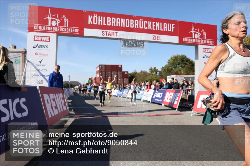 03.10.2025 - Köhlbrandbrückenlauf Lena Gebhardt http://msf.ph/oto/9050844 03.10.2025 13:05:45 Ziel 4066, 4133, 4278, 4290, 4296, 4332, 4335, 4336, 4413, 4467, 4564, 4599, 4643, 5676, 5964, 6281, 6631, 6642, 6786, 6787 meine-sportfotos.de