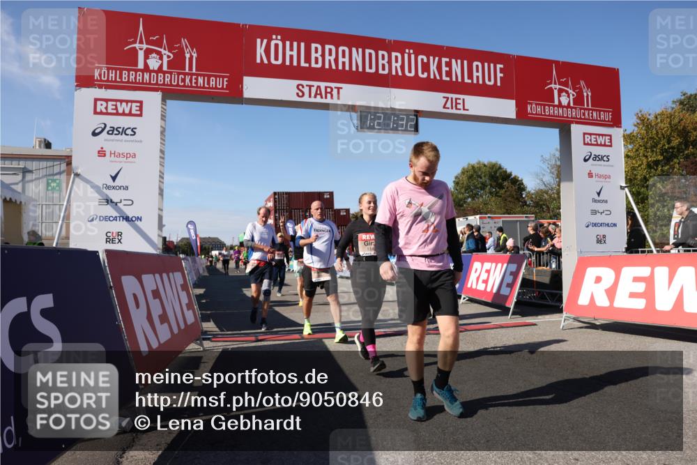 03.10.2025 - Köhlbrandbrückenlauf Lena Gebhardt http://msf.ph/oto/9050846 03.10.2025 13:21:33 Ziel 4367, 4913, 4917, 5149, 5458, 5483, 5506, 5725, 5871, 6040, 6132, 6186, 6221, 6675, 6676, 6679, 6802 meine-sportfotos.de