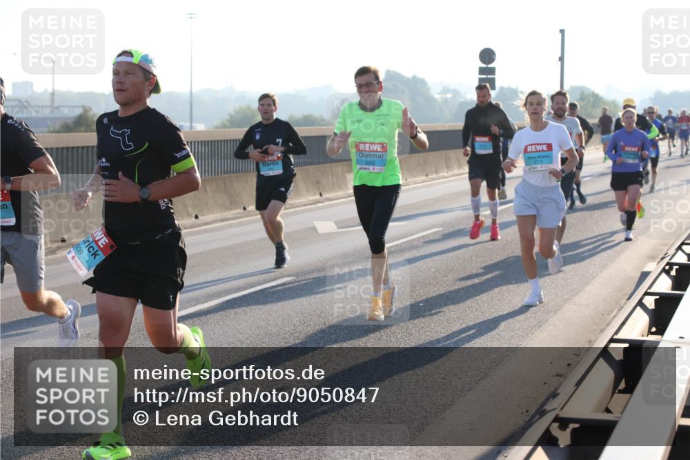03.10.2025 - Köhlbrandbrückenlauf Lena Gebhardt http://msf.ph/oto/9050847 03.10.2025 09:14:27 Position 1 609, 3262, 3715 meine-sportfotos.de