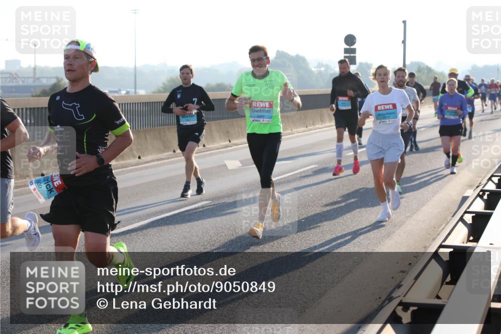 03.10.2025 - Köhlbrandbrückenlauf Lena Gebhardt http://msf.ph/oto/9050849 03.10.2025 09:14:27 Position 1 3262 meine-sportfotos.de