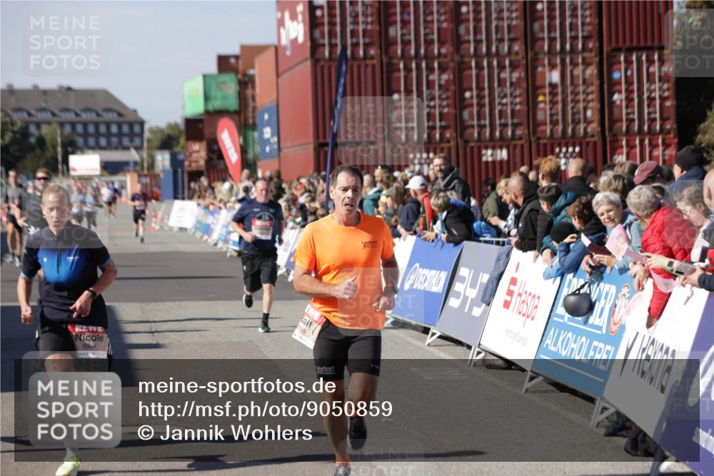 03.10.2025 - Köhlbrandbrückenlauf Jannik Wohlers http://msf.ph/oto/9050859 03.10.2025 13:08:16 Ziel 4107, 4307, 4409, 4768, 5243, 5804, 5994, 6021, 6569, 6635, 6752, 6774, 6824 meine-sportfotos.de