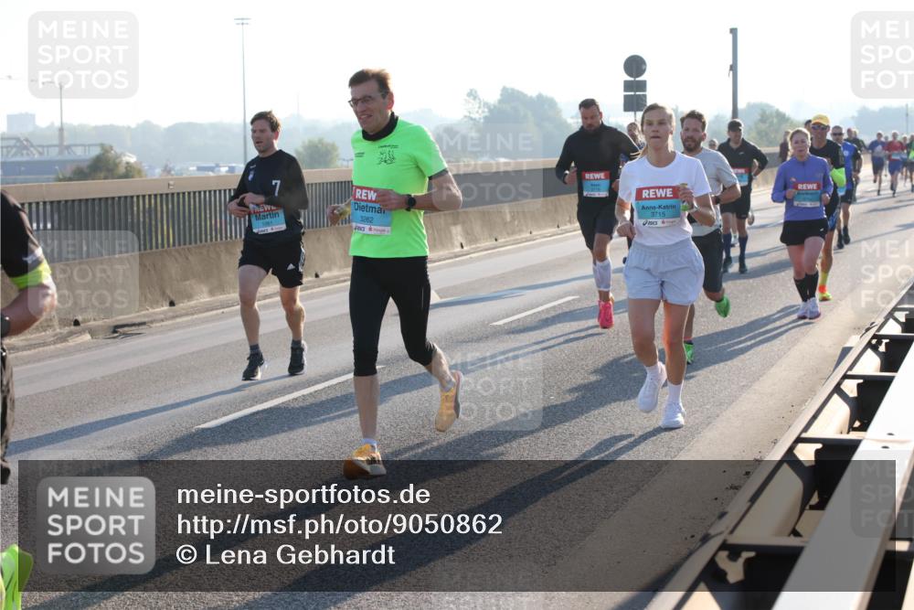 03.10.2025 - Köhlbrandbrückenlauf Lena Gebhardt http://msf.ph/oto/9050862 03.10.2025 09:14:27 Position 1 7, 3262, 3715 meine-sportfotos.de