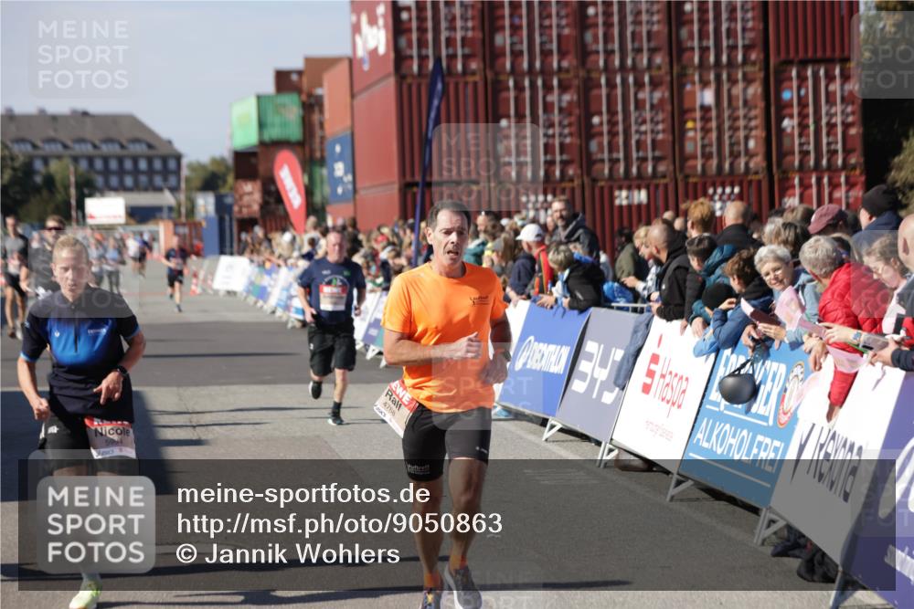 03.10.2025 - Köhlbrandbrückenlauf Jannik Wohlers http://msf.ph/oto/9050863 03.10.2025 13:08:16 Ziel 4107, 4307, 4409, 4768, 5243, 5804, 5994, 6021, 6569, 6635, 6752, 6774, 6824 meine-sportfotos.de
