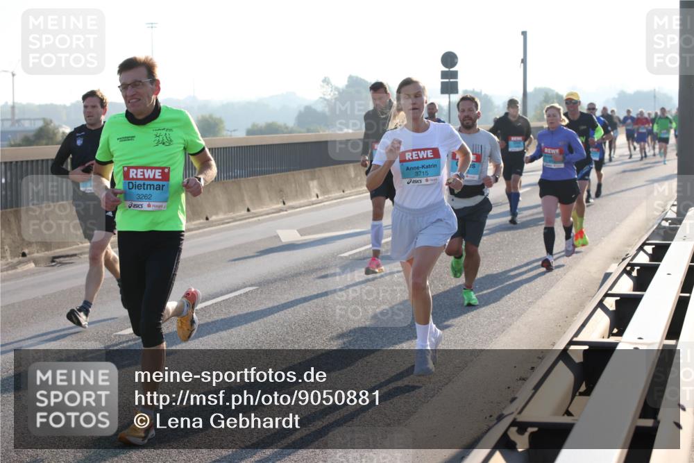 03.10.2025 - Köhlbrandbrückenlauf Lena Gebhardt http://msf.ph/oto/9050881 03.10.2025 09:14:28 Position 1 3262, 3715 meine-sportfotos.de