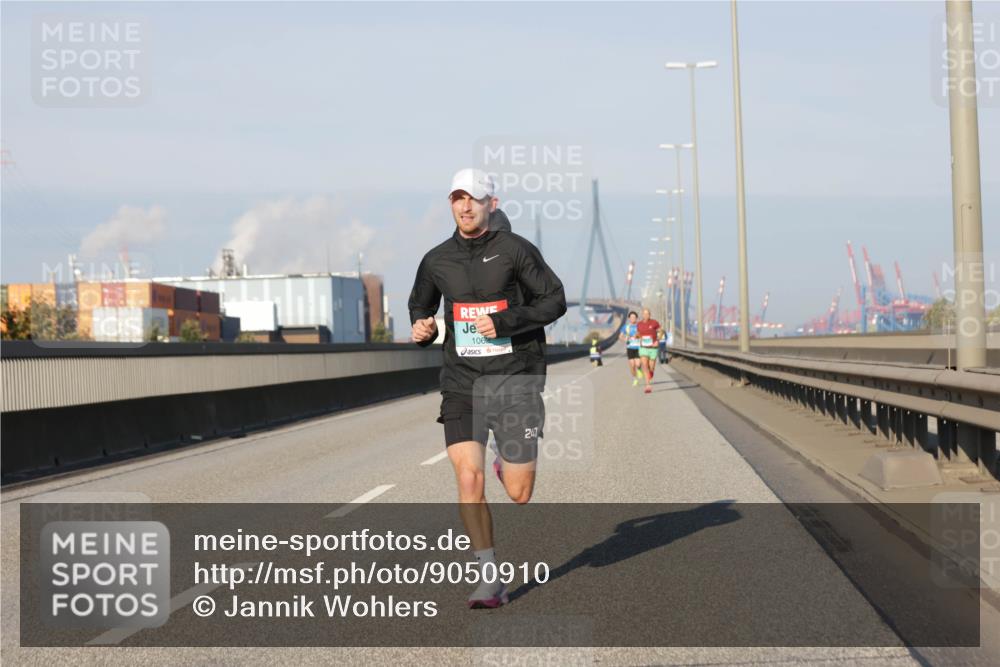 03.10.2025 - Köhlbrandbrückenlauf Jannik Wohlers http://msf.ph/oto/9050910 03.10.2025 09:36:56 Position 3 106, 247 meine-sportfotos.de