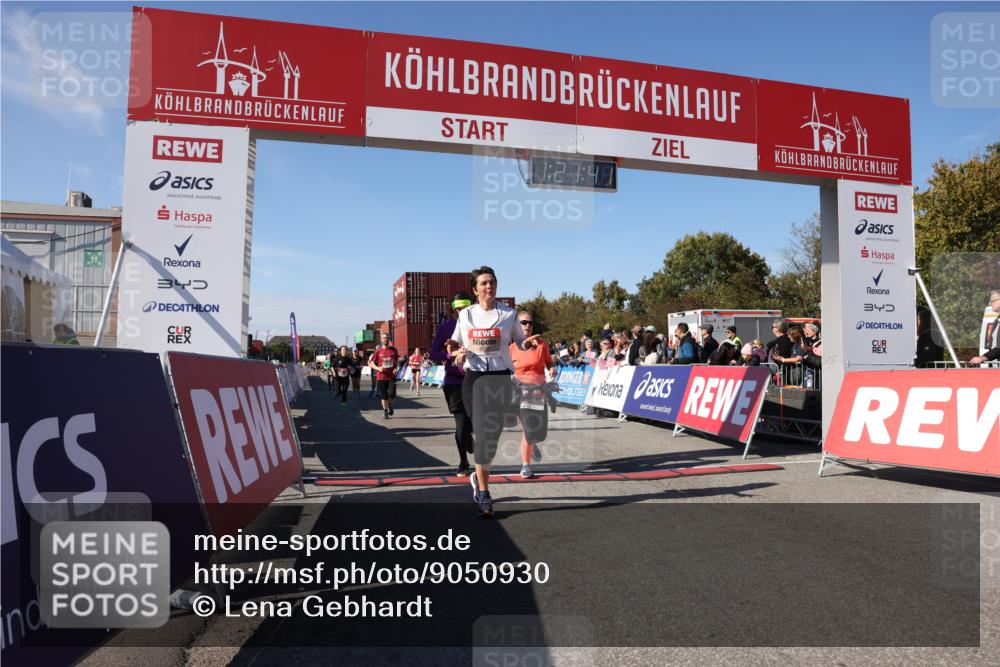 03.10.2025 - Köhlbrandbrückenlauf Lena Gebhardt http://msf.ph/oto/9050930 03.10.2025 13:21:42 Ziel 4064, 4067, 4139, 4367, 4519, 4843, 4913, 4979, 5329, 5345, 5458, 5894, 5895, 5901, 5981, 6132, 6186, 6662 meine-sportfotos.de