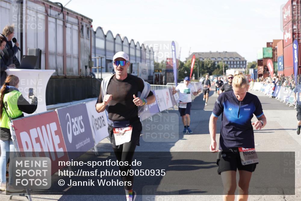 03.10.2025 - Köhlbrandbrückenlauf Jannik Wohlers http://msf.ph/oto/9050935 03.10.2025 13:08:18 Ziel 4307, 4409, 4768, 5243, 5804, 5994, 6021, 6569, 6774, 6824 meine-sportfotos.de