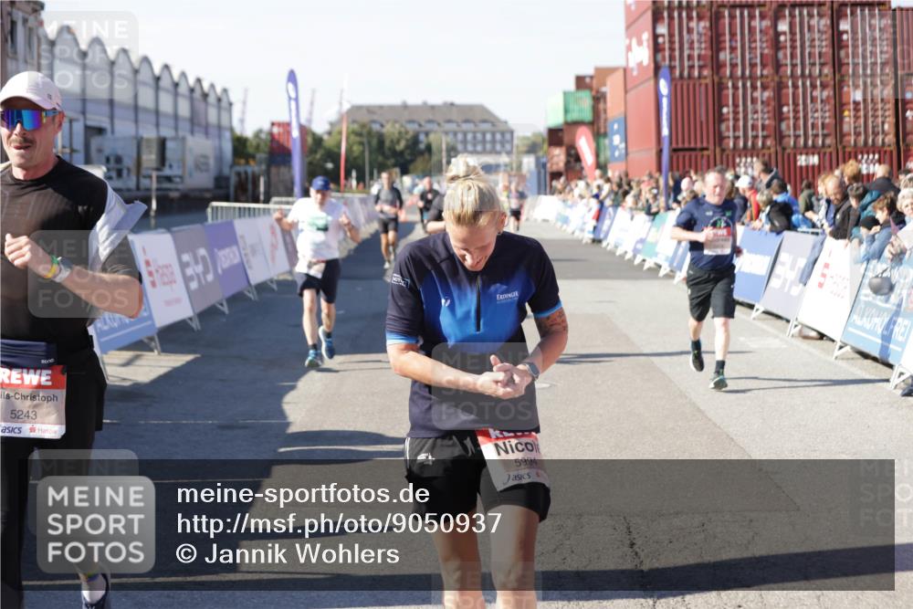 03.10.2025 - Köhlbrandbrückenlauf Jannik Wohlers http://msf.ph/oto/9050937 03.10.2025 13:08:19 Ziel 4307, 4409, 4768, 5243, 5804, 5994, 6021, 6569, 6774, 6824 meine-sportfotos.de