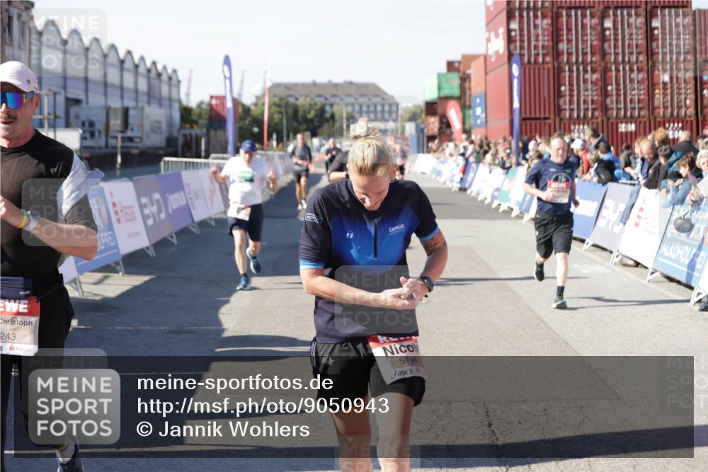 03.10.2025 - Köhlbrandbrückenlauf Jannik Wohlers http://msf.ph/oto/9050943 03.10.2025 13:08:19 Ziel 4307, 4409, 4768, 5243, 5804, 5994, 6021, 6569, 6774, 6824 meine-sportfotos.de