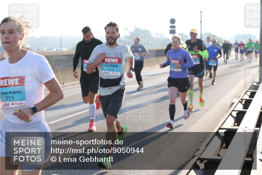 03.10.2025 - Köhlbrandbrückenlauf Lena Gebhardt http://msf.ph/oto/9050944 03.10.2025 09:14:29 Position 1 3715, 2933 meine-sportfotos.de