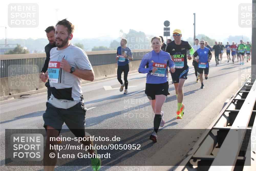 03.10.2025 - Köhlbrandbrückenlauf Lena Gebhardt http://msf.ph/oto/9050952 03.10.2025 09:14:29 Position 1 2933, 55, 3704, 1055 meine-sportfotos.de