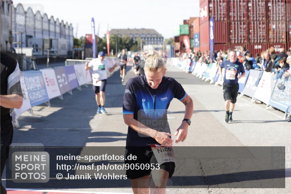 03.10.2025 - Köhlbrandbrückenlauf Jannik Wohlers http://msf.ph/oto/9050953 03.10.2025 13:08:19 Ziel 4307, 4409, 4768, 5243, 5804, 5994, 6021, 6569, 6774, 6824 meine-sportfotos.de