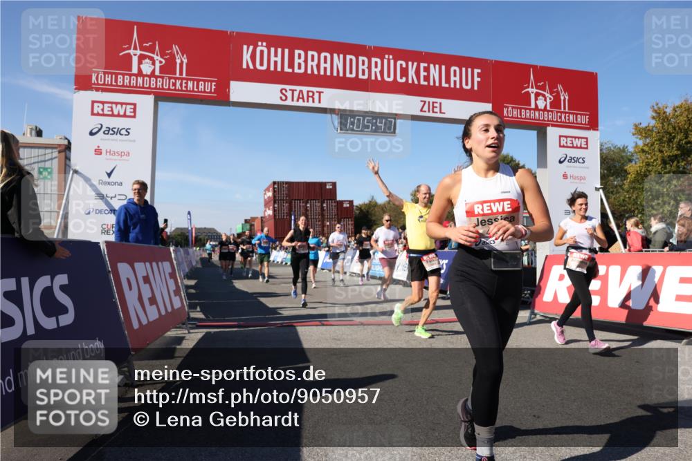 03.10.2025 - Köhlbrandbrückenlauf Lena Gebhardt http://msf.ph/oto/9050957 03.10.2025 13:05:48 Ziel 4066, 4133, 4290, 4296, 4332, 4335, 4336, 4413, 4467, 4564, 4599, 4643, 5676, 5764, 5964, 6631, 6642, 6720, 6786, 6787 meine-sportfotos.de