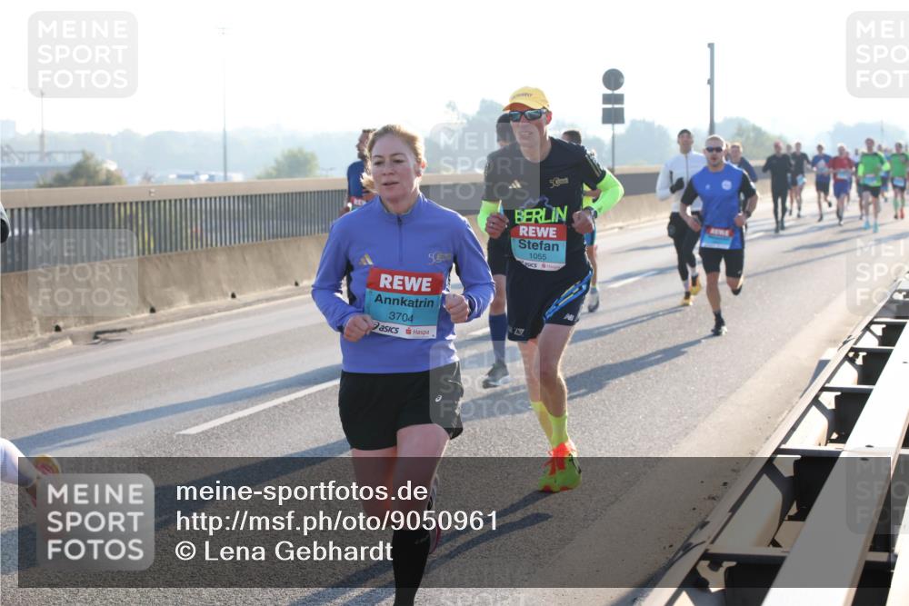 03.10.2025 - Köhlbrandbrückenlauf Lena Gebhardt http://msf.ph/oto/9050961 03.10.2025 09:14:30 Position 1 3704, 50, 1055 meine-sportfotos.de