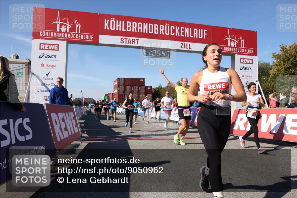 03.10.2025 - Köhlbrandbrückenlauf Lena Gebhardt http://msf.ph/oto/9050962 03.10.2025 13:05:48 Ziel 4066, 4133, 4290, 4296, 4332, 4335, 4336, 4413, 4467, 4564, 4599, 4643, 5676, 5764, 5964, 6631, 6642, 6720, 6786, 6787 meine-sportfotos.de