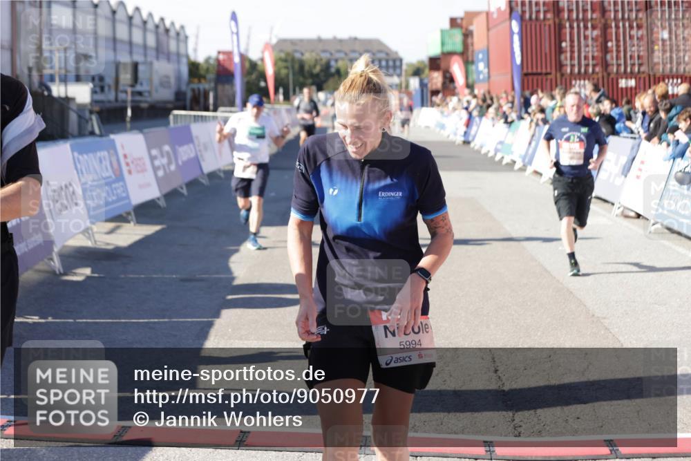 03.10.2025 - Köhlbrandbrückenlauf Jannik Wohlers http://msf.ph/oto/9050977 03.10.2025 13:08:19 Ziel 4307, 4409, 4768, 5243, 5804, 5994, 6021, 6569, 6774, 6824 meine-sportfotos.de