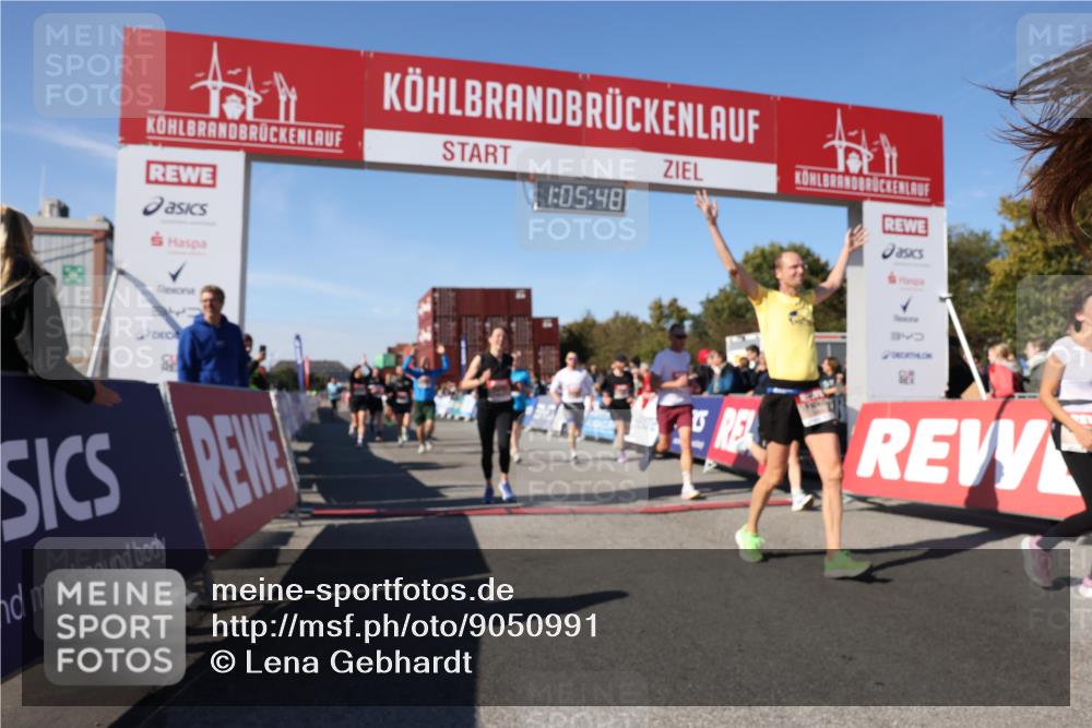03.10.2025 - Köhlbrandbrückenlauf Lena Gebhardt http://msf.ph/oto/9050991 03.10.2025 13:05:48 Ziel 4066, 4133, 4290, 4296, 4332, 4335, 4336, 4413, 4467, 4564, 4599, 4643, 5676, 5764, 5964, 6631, 6642, 6720, 6786, 6787 meine-sportfotos.de