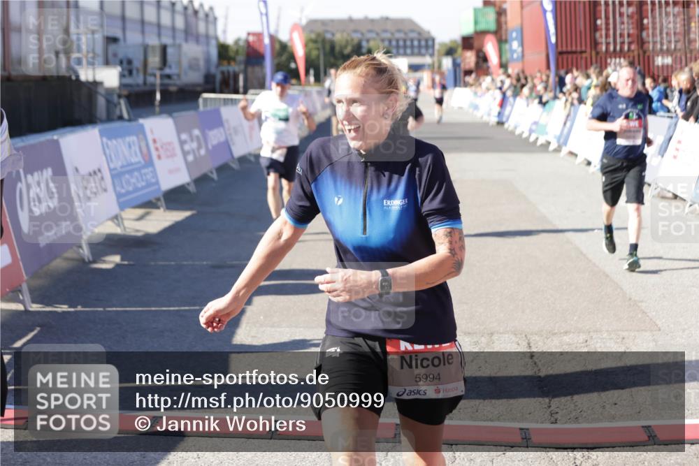 03.10.2025 - Köhlbrandbrückenlauf Jannik Wohlers http://msf.ph/oto/9050999 03.10.2025 13:08:19 Ziel 4307, 4409, 4768, 5243, 5804, 5994, 6021, 6569, 6774, 6824 meine-sportfotos.de